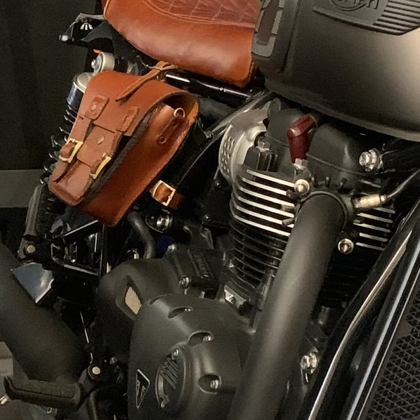 Stylish leather bike bags, panniers & accessories